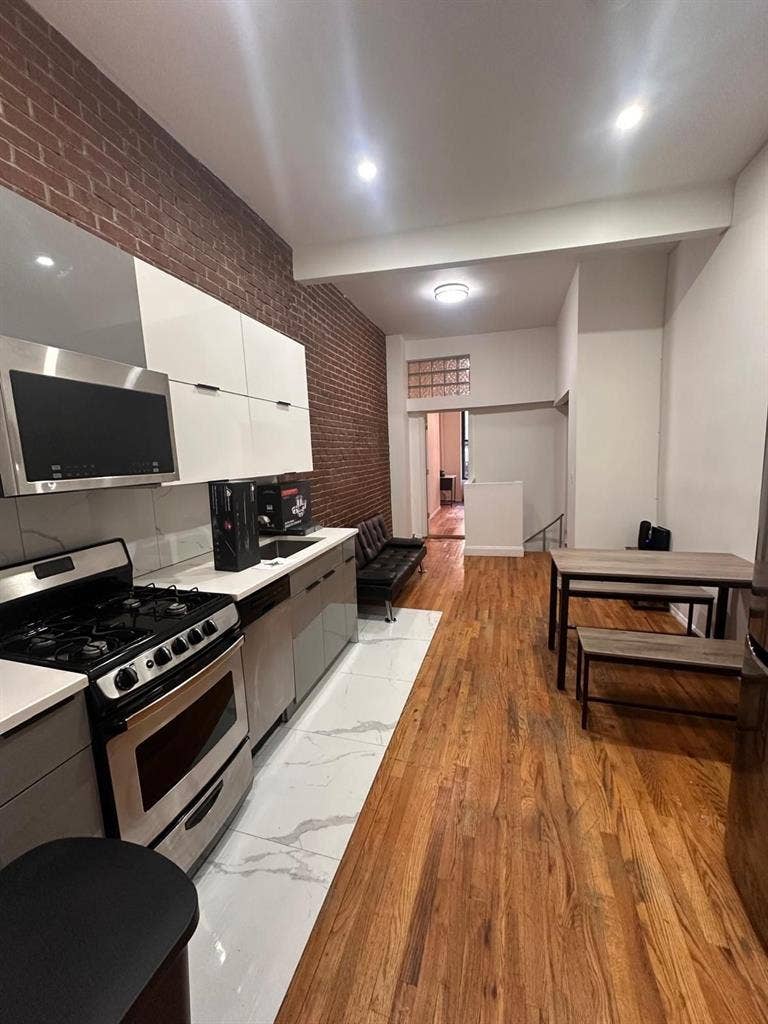 Beautiful
Large Bedroom in Manhattan