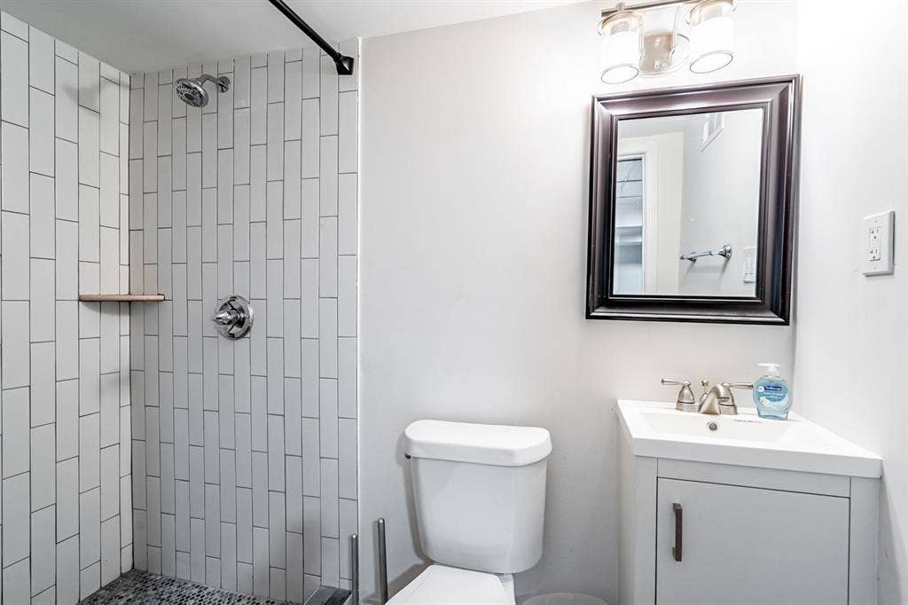 8 BR in Riverdale
