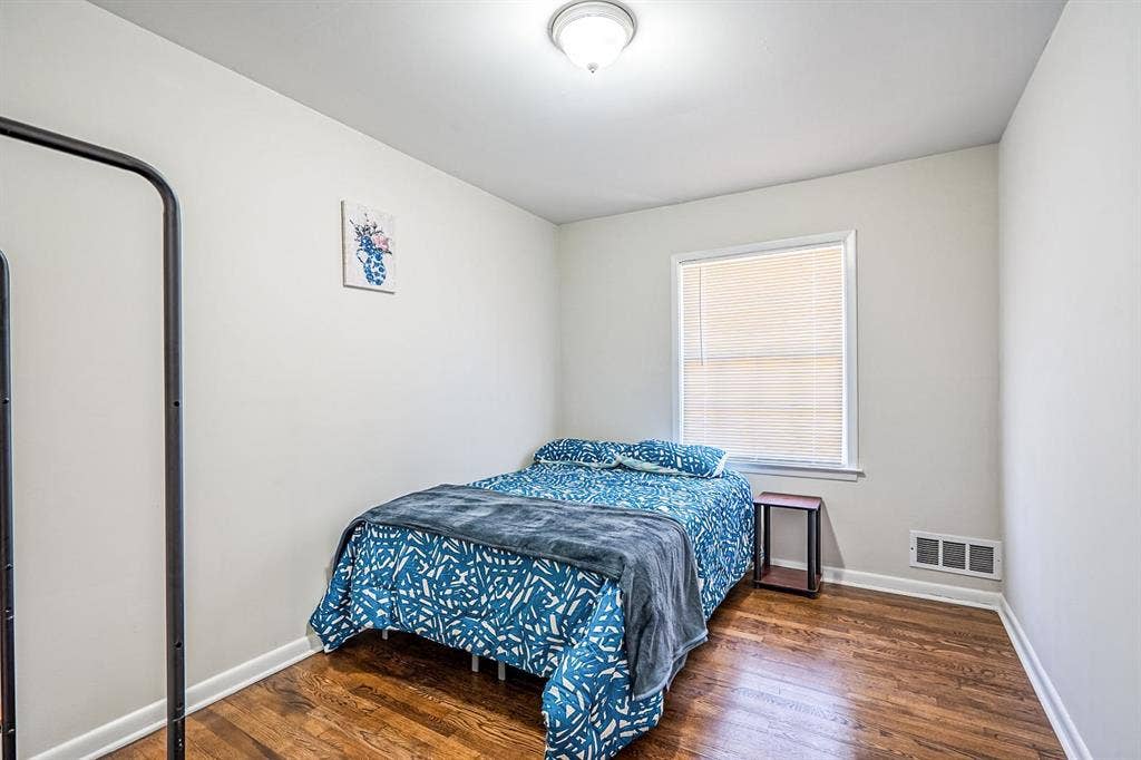 8 BR in Riverdale