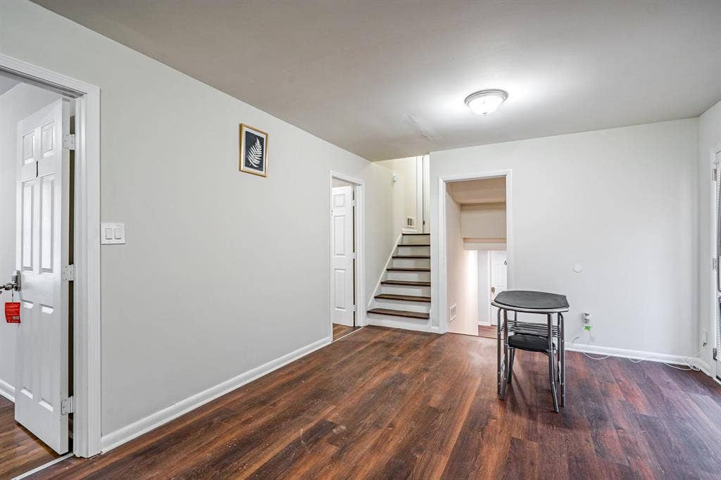 8 BR in Riverdale