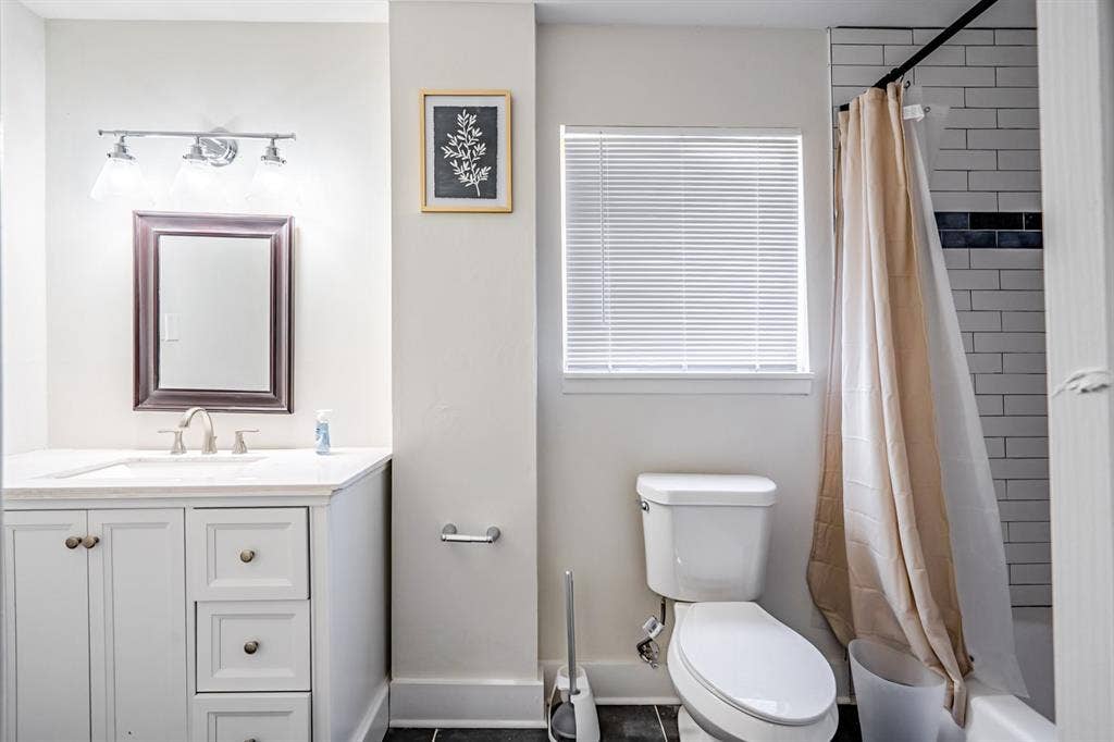 8 BR in Riverdale