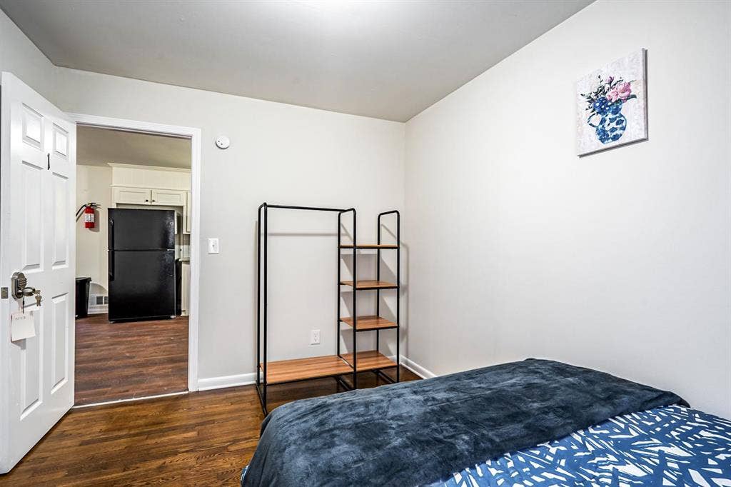 8 BR in Riverdale