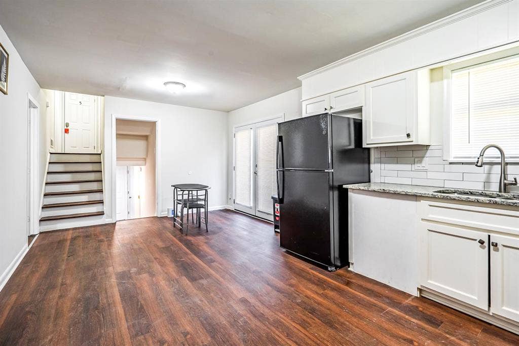 8 BR in Riverdale