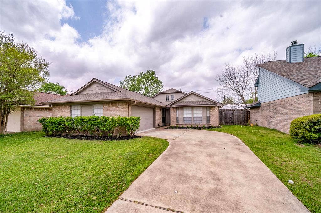 8 BR in Houston