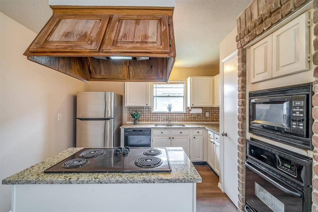 8 BR in Houston