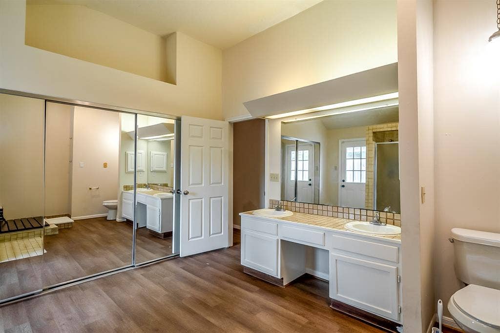8 BR in Houston