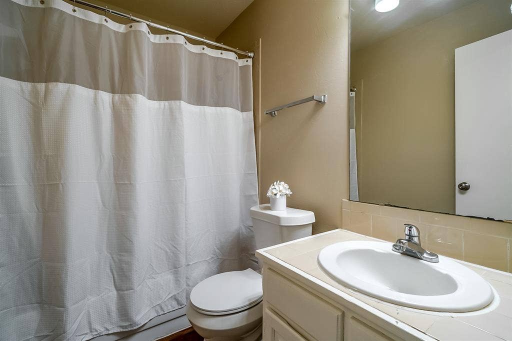8 BR in Houston