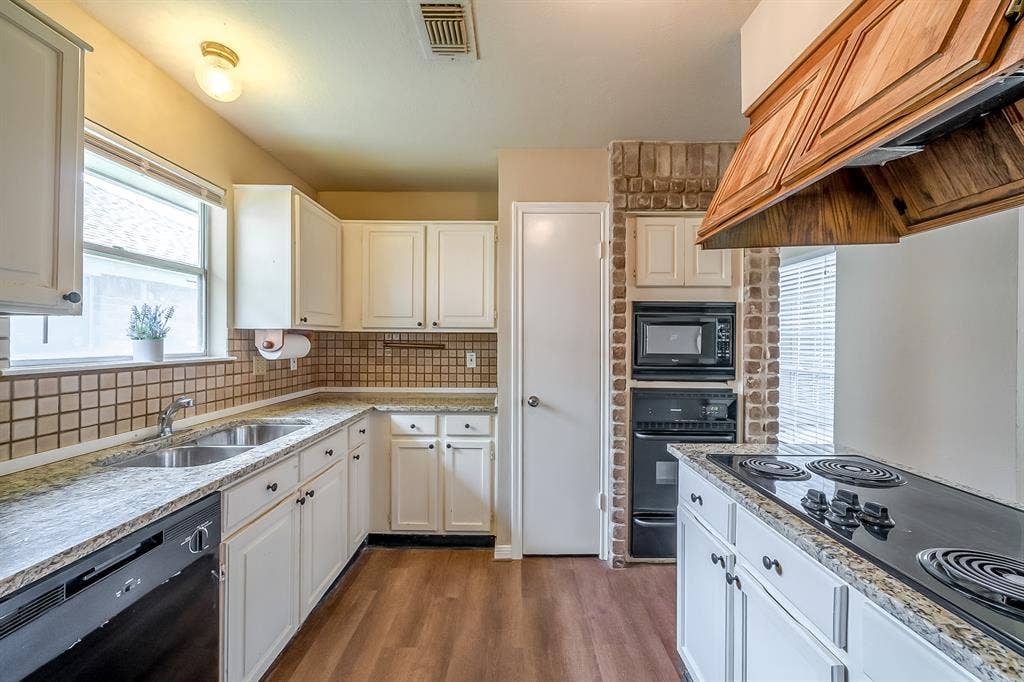 8 BR in Houston