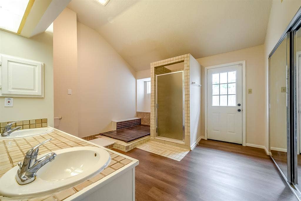 8 BR in Houston