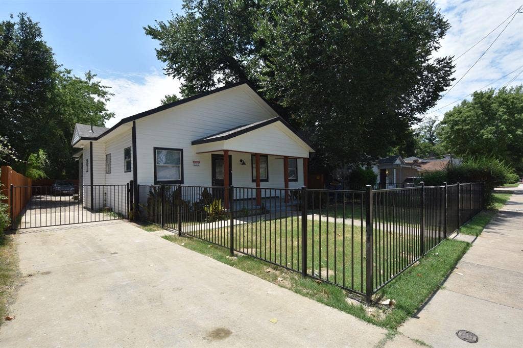 4 BR in Dallas