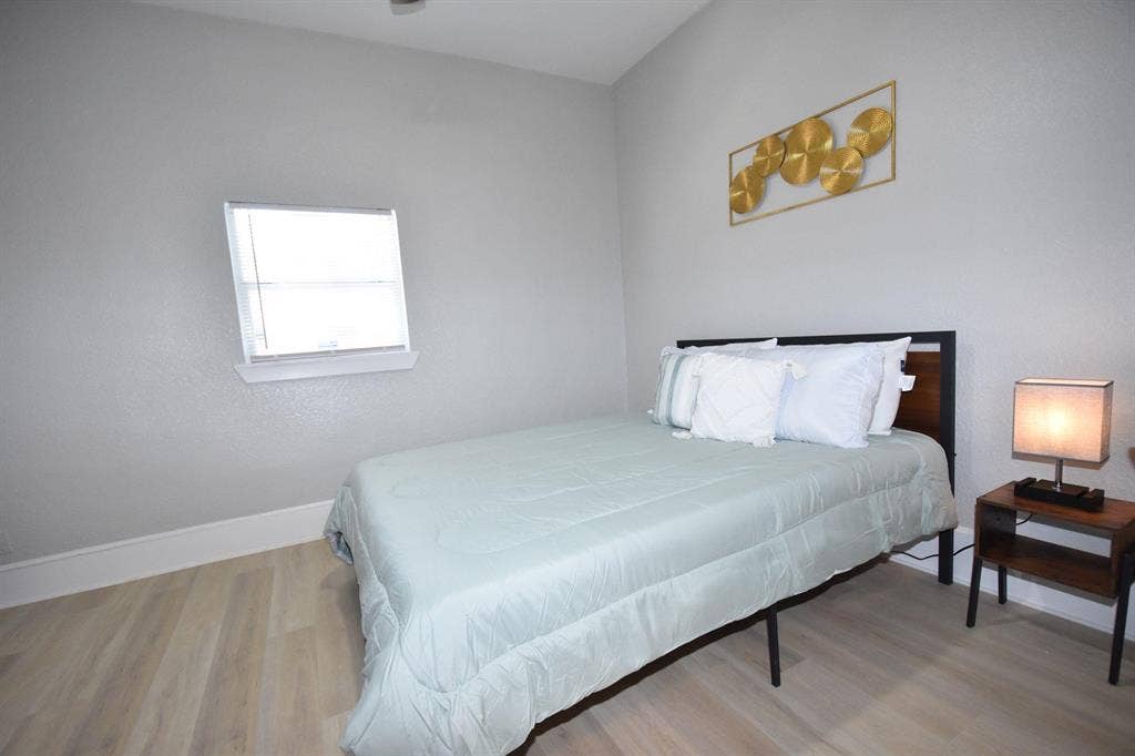 4 BR in Dallas