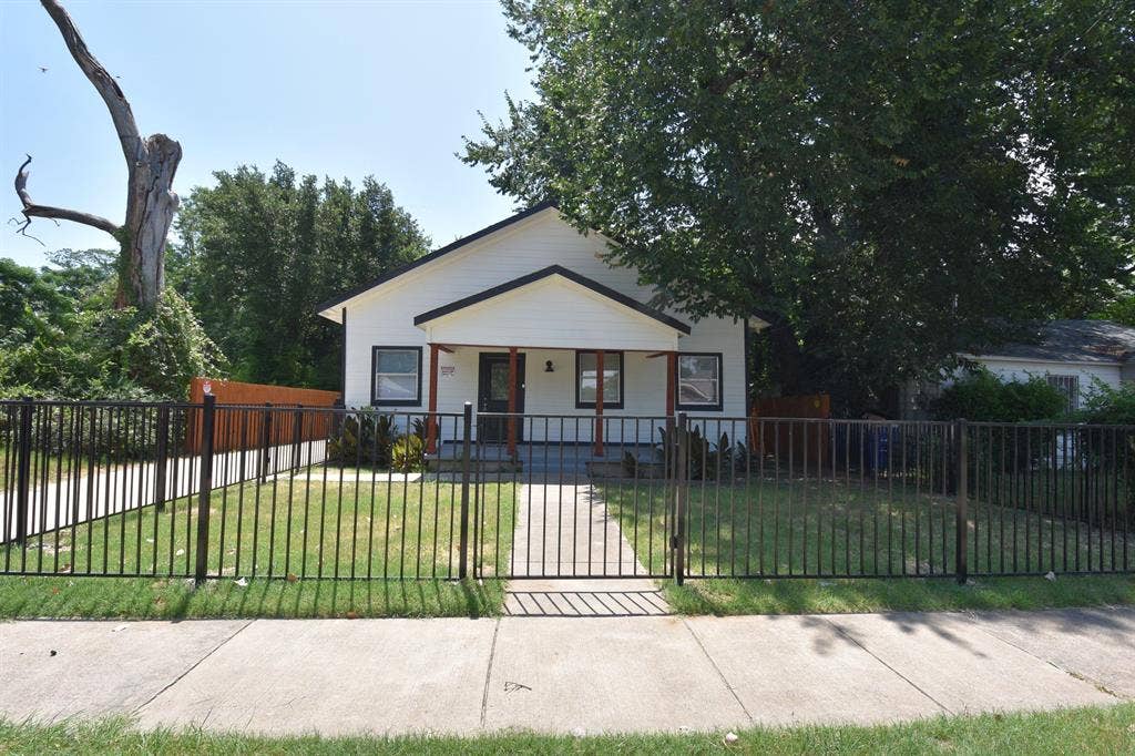 4 BR in Dallas