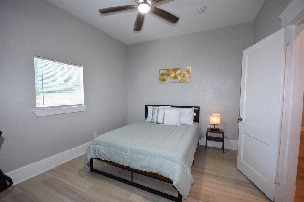 4 BR in Dallas