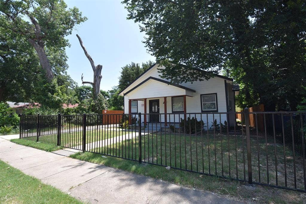 4 BR in Dallas