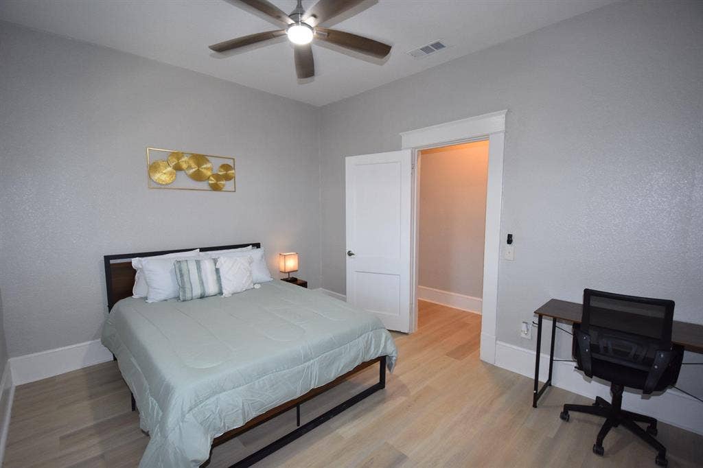 4 BR in Dallas