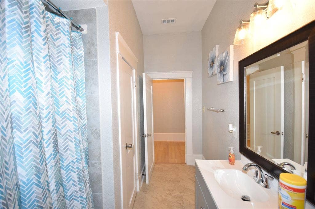 4 BR in Dallas