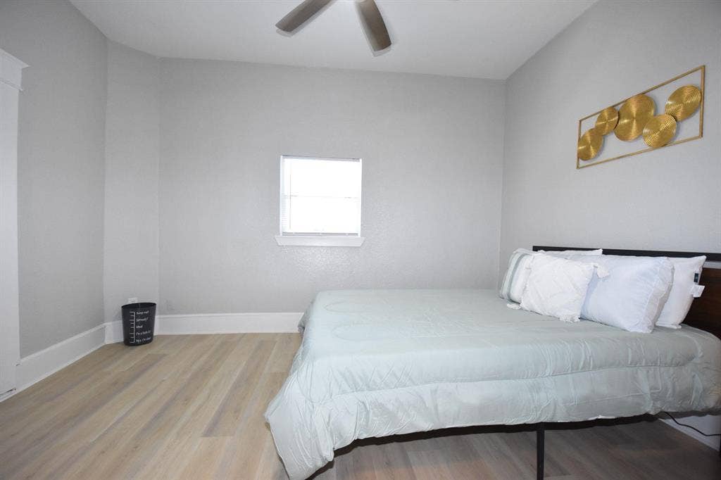4 BR in Dallas