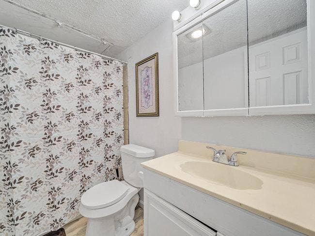 7 BR in Arlington