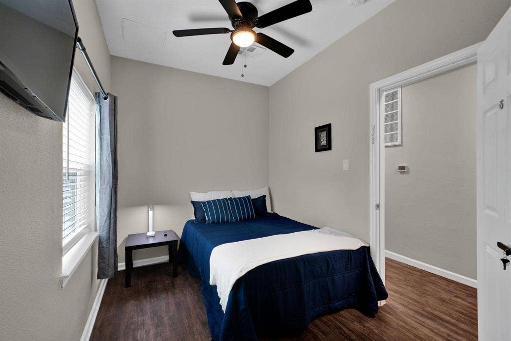 6 BR in Houston