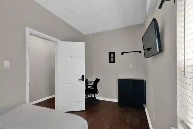 6 BR in Houston