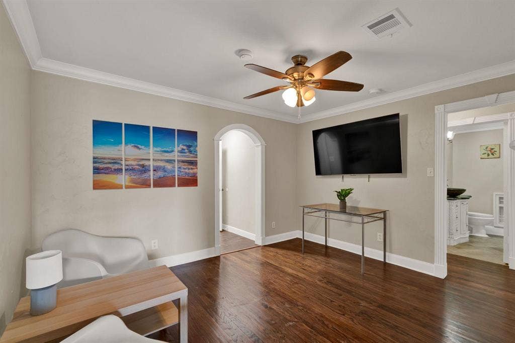 6 BR in Houston
