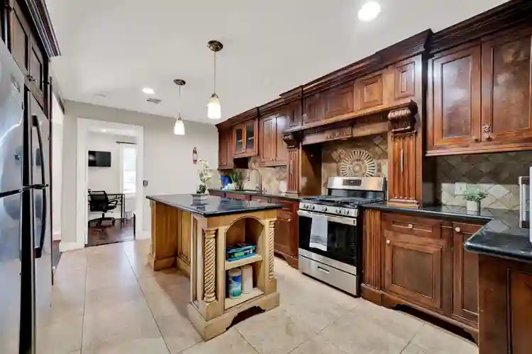 6 BR in Houston