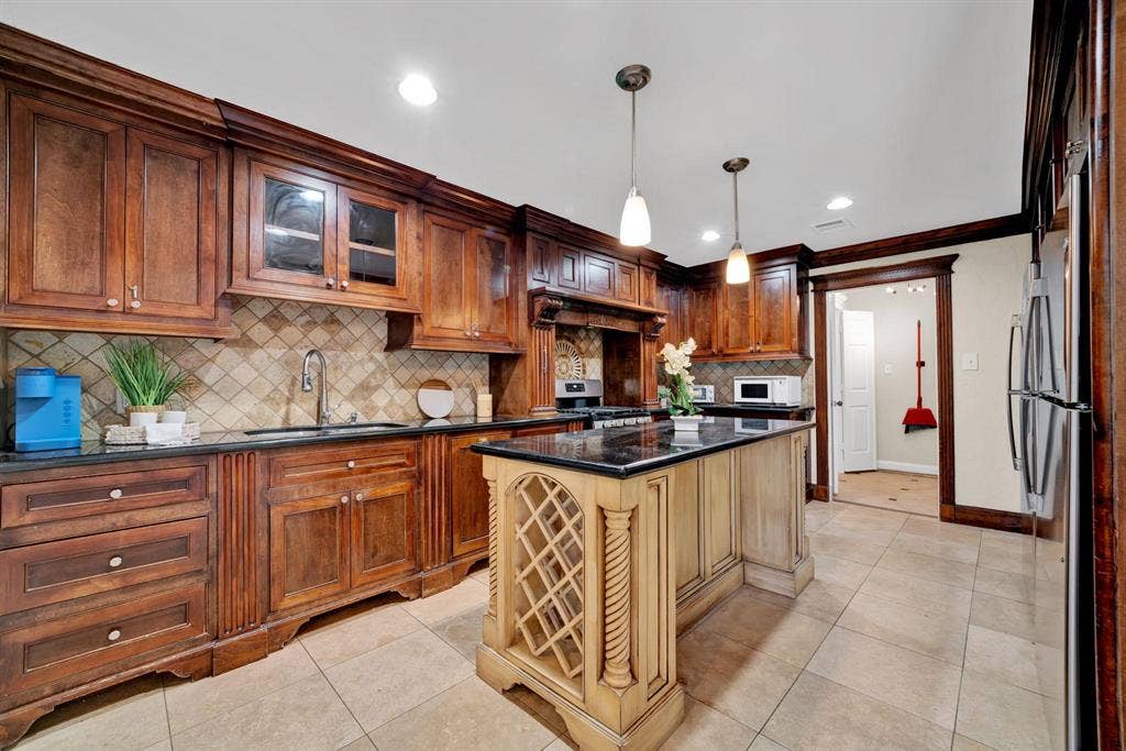 6 BR in Houston