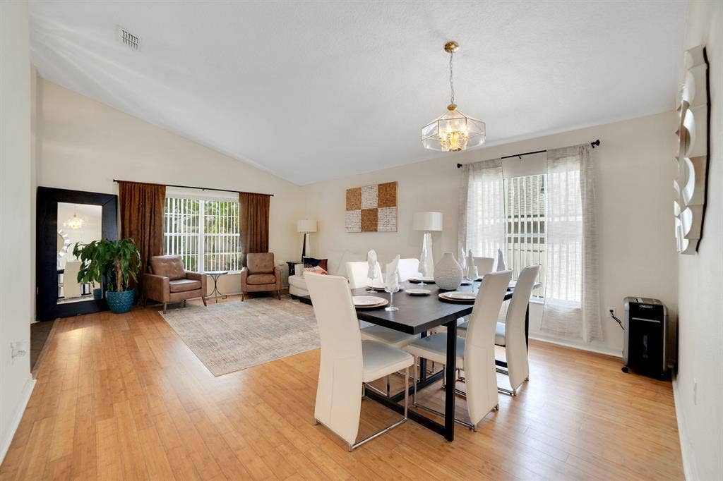 4 BR in Davenport