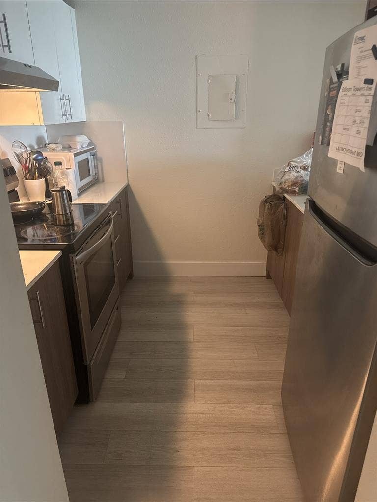 I AM GAY CLEAN AND ORIGANiZED.