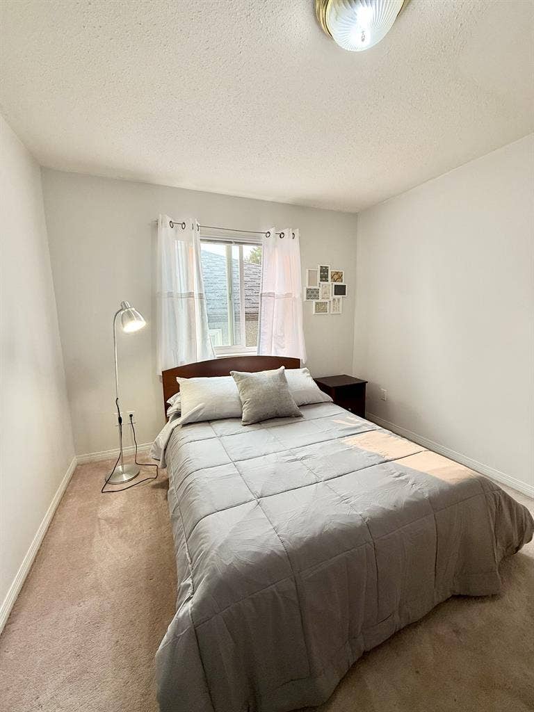 Private room available March 01st