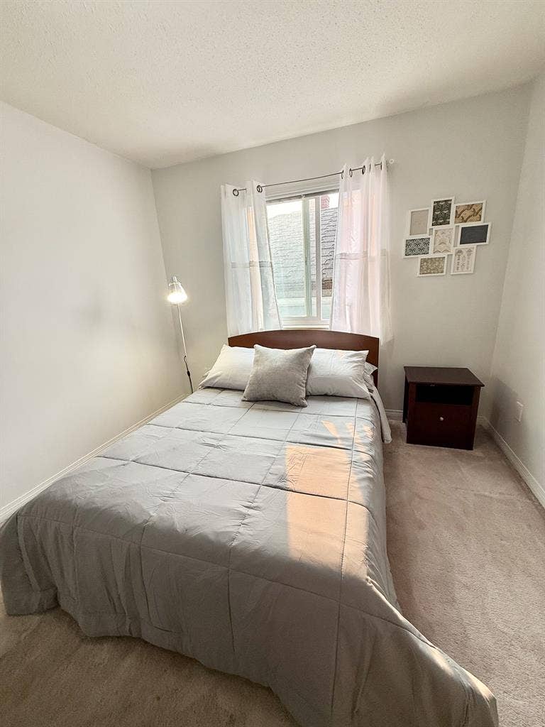 Private room available March 01st