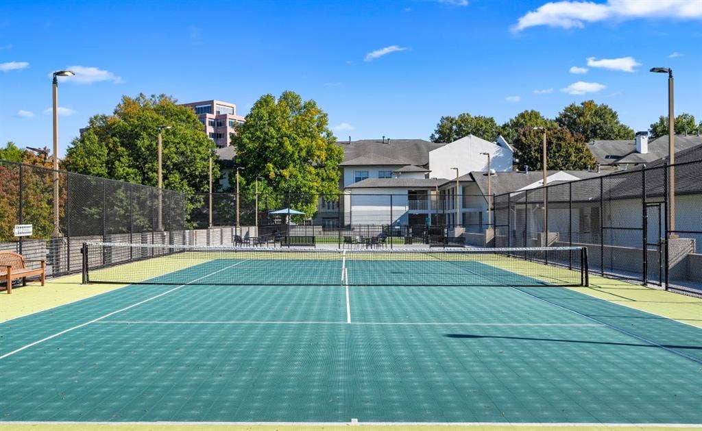 Spacious 2 bed 2 bath in Buckhead