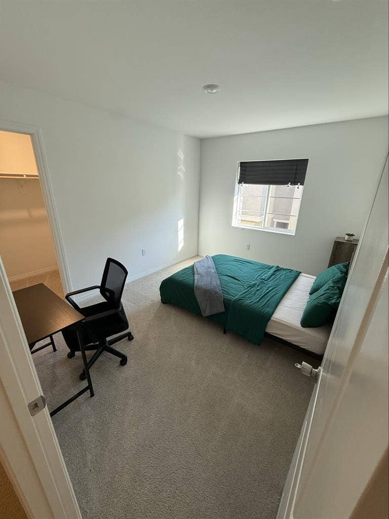 Room in New Riverside Home $875