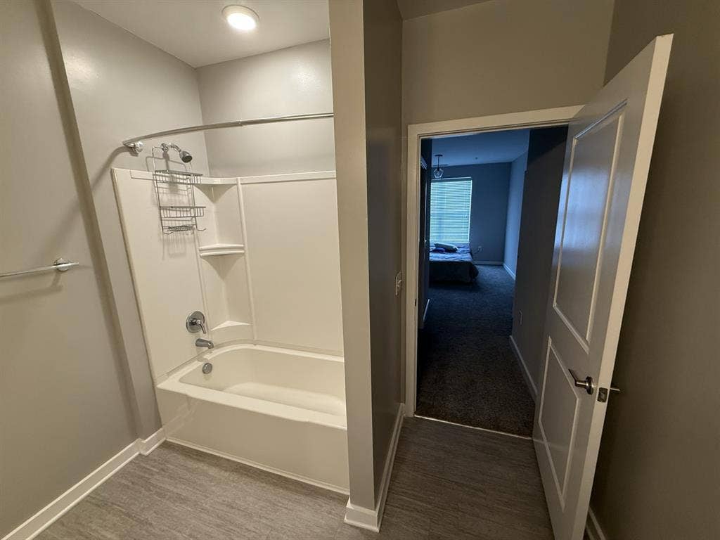 Year-long lease roommate needed