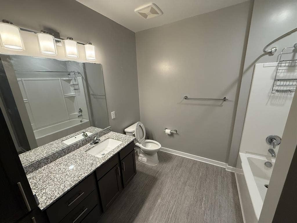 Year-long lease roommate needed