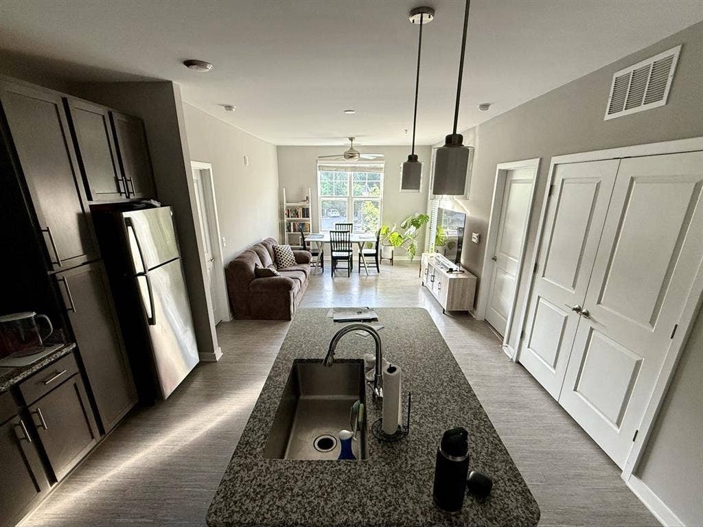 Year-long lease roommate needed