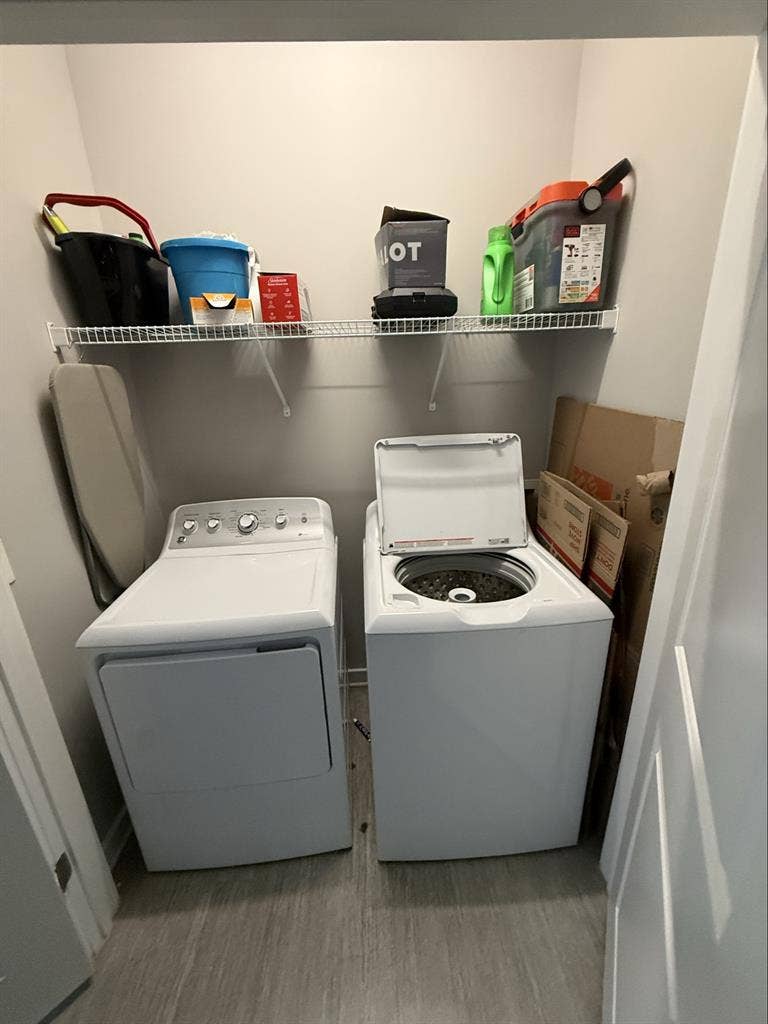 Year-long lease roommate needed