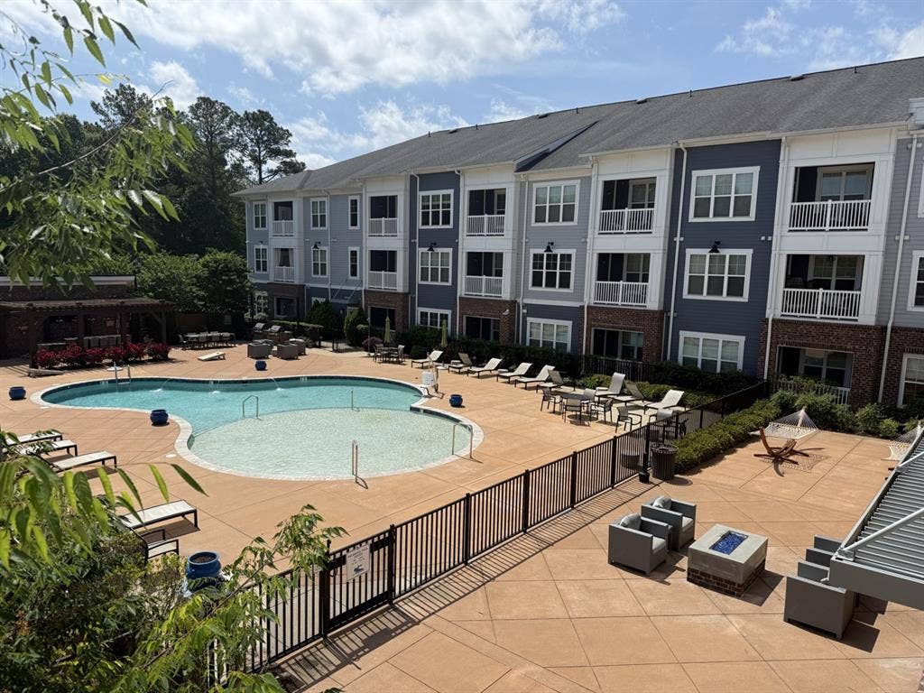 Year-long lease roommate needed