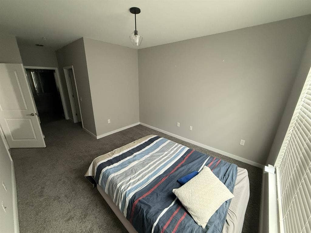 Year-long lease roommate needed