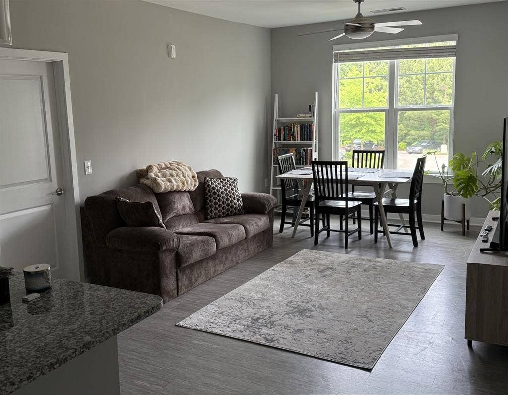 Year-long lease roommate needed