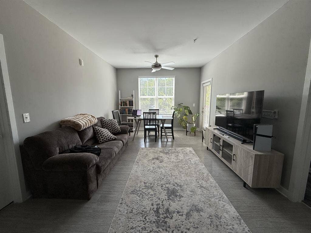 Year-long lease roommate needed