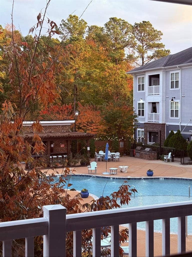 Year-long lease roommate needed