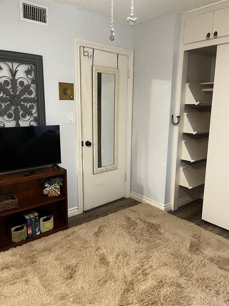 Large furnished Room in a House