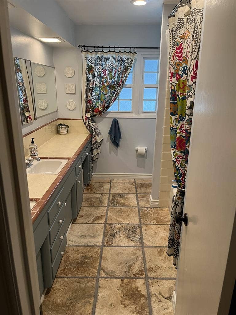 Large furnished Room in a House