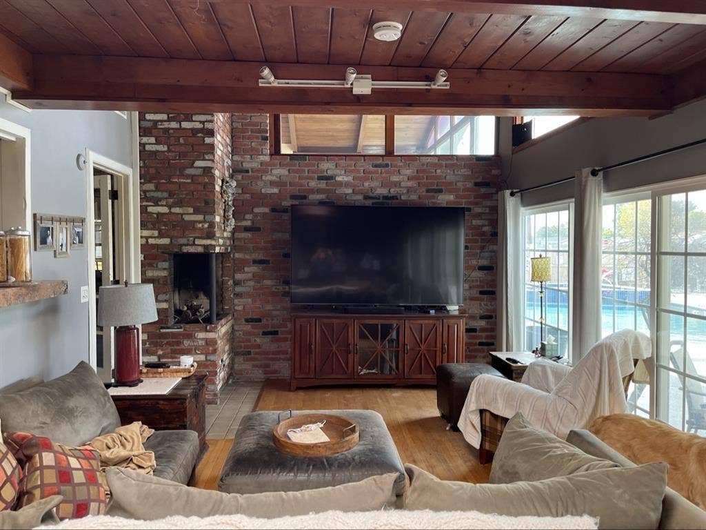 Large furnished Room in a House