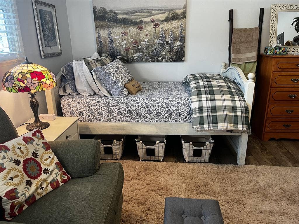 Large furnished Room in a House
