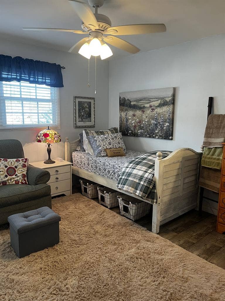 Large furnished Room in a House