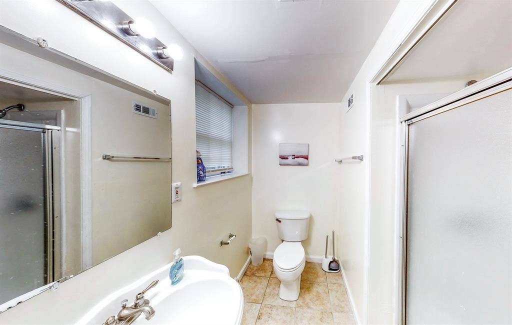 7 BR in Riverdale