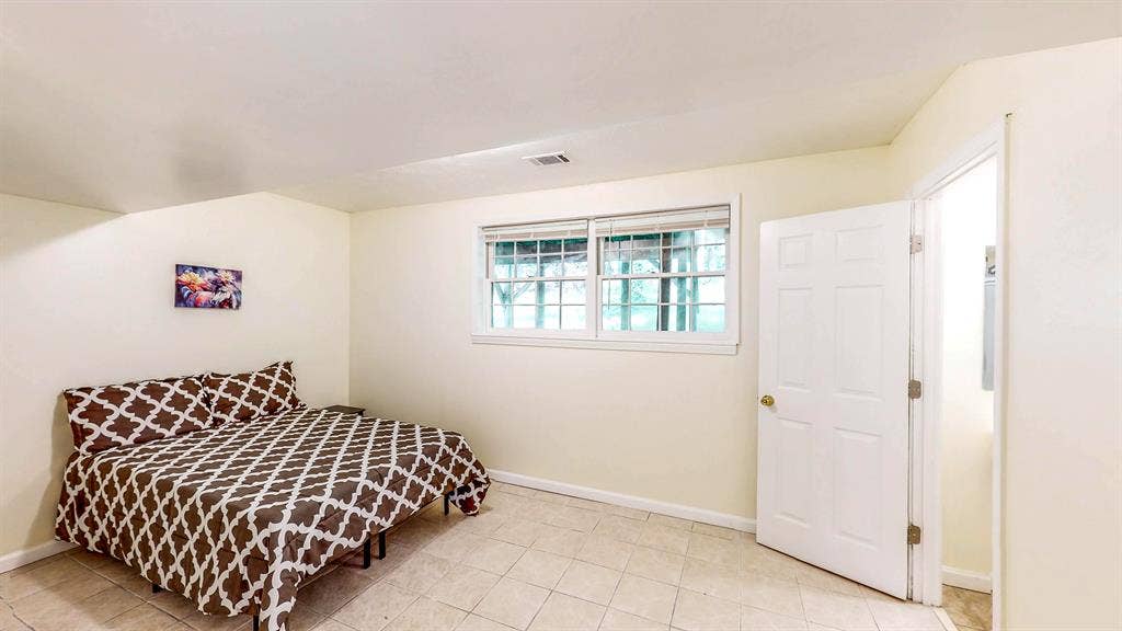 7 BR in Riverdale