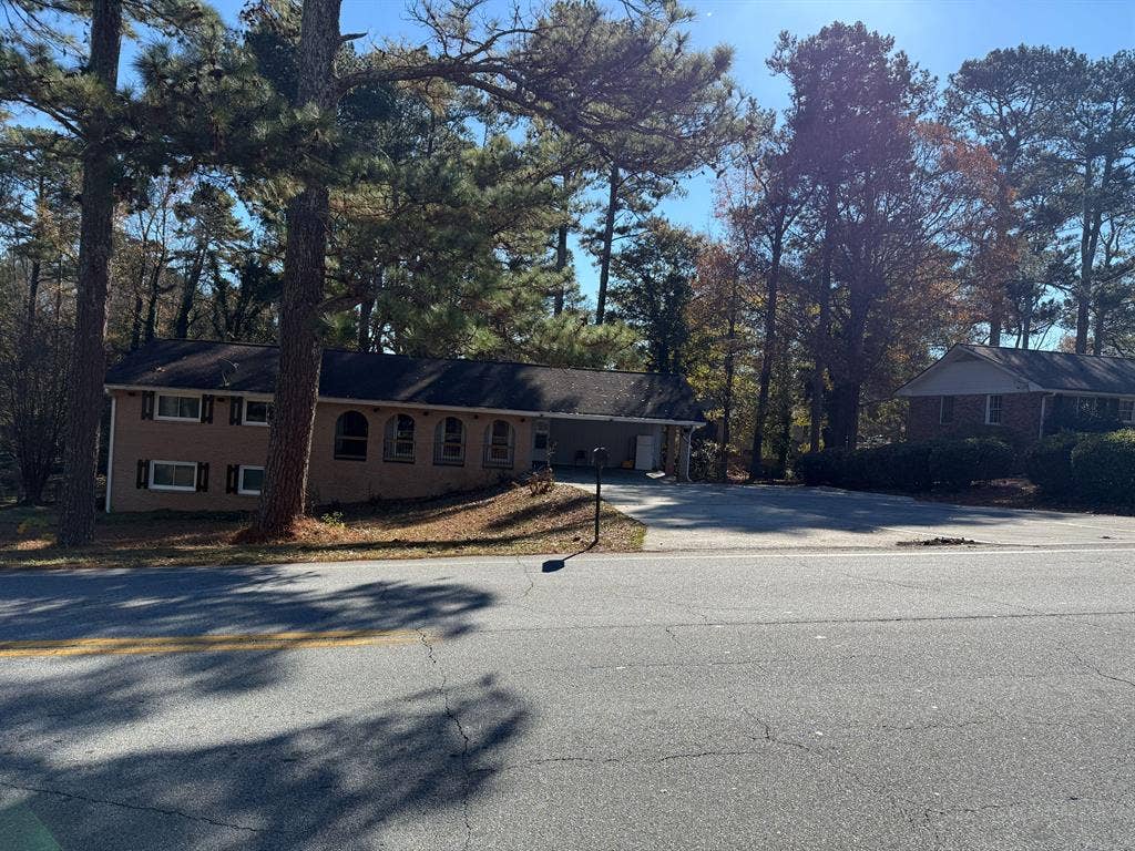 5 BR in Lilburn